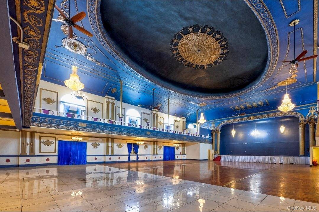 Prédio Comercial à Venda em Maspeth, NY, US - 7