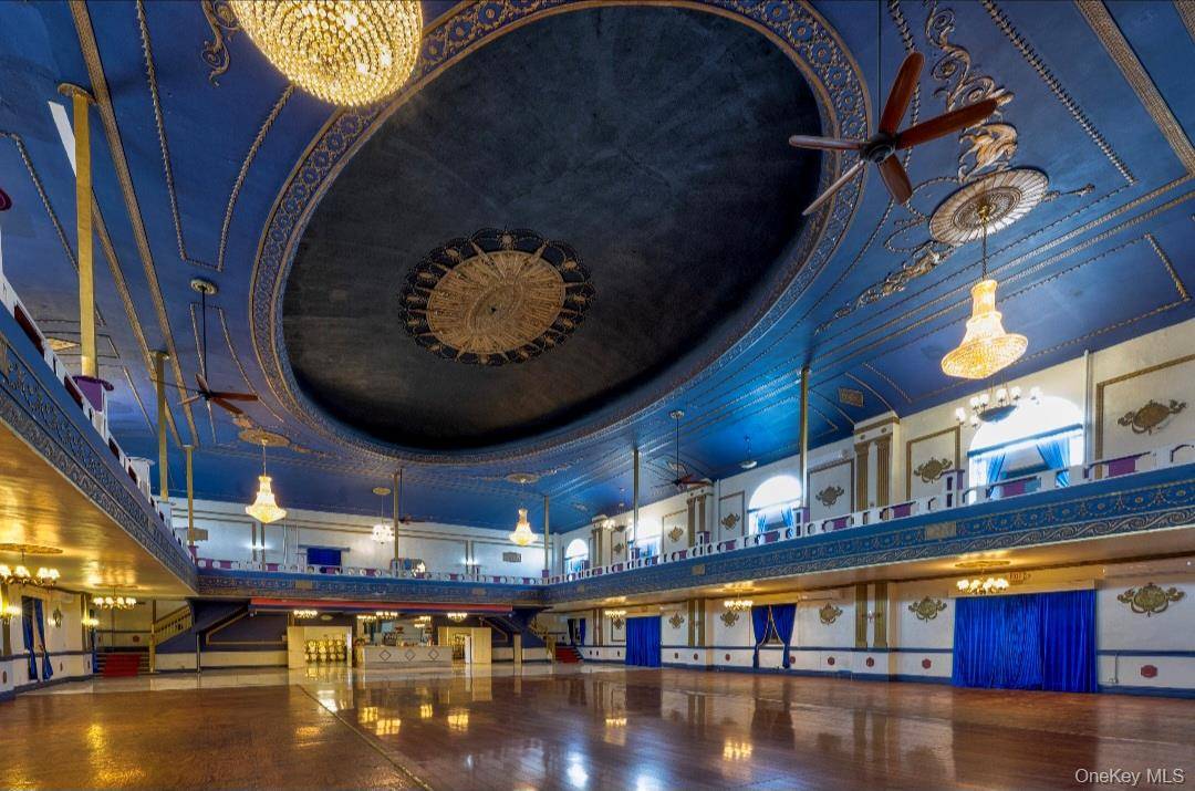 Prédio Comercial à Venda em Maspeth, NY, US - 8