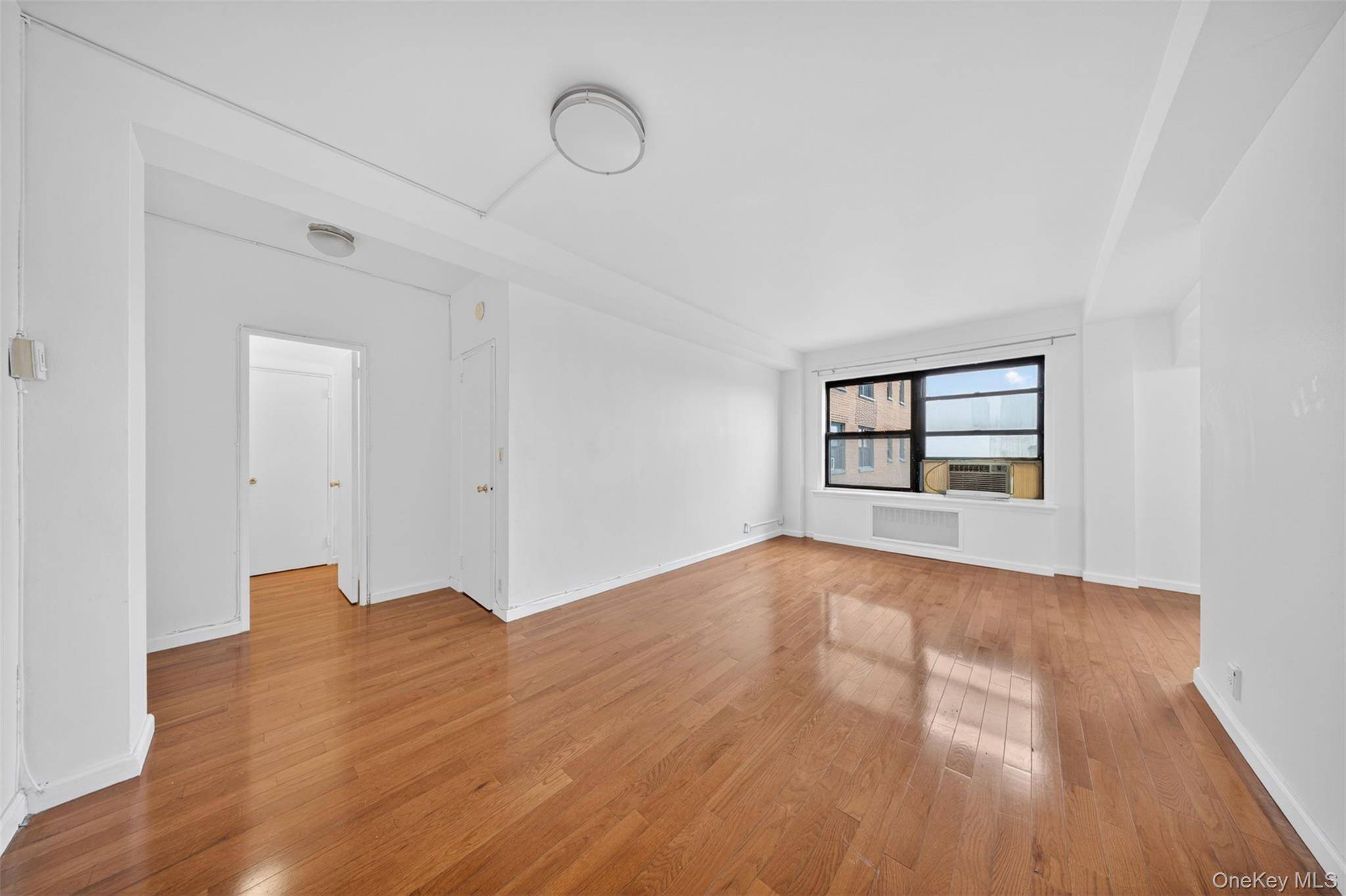 Apartment for Sale in Rego Park - New York - USA - 7