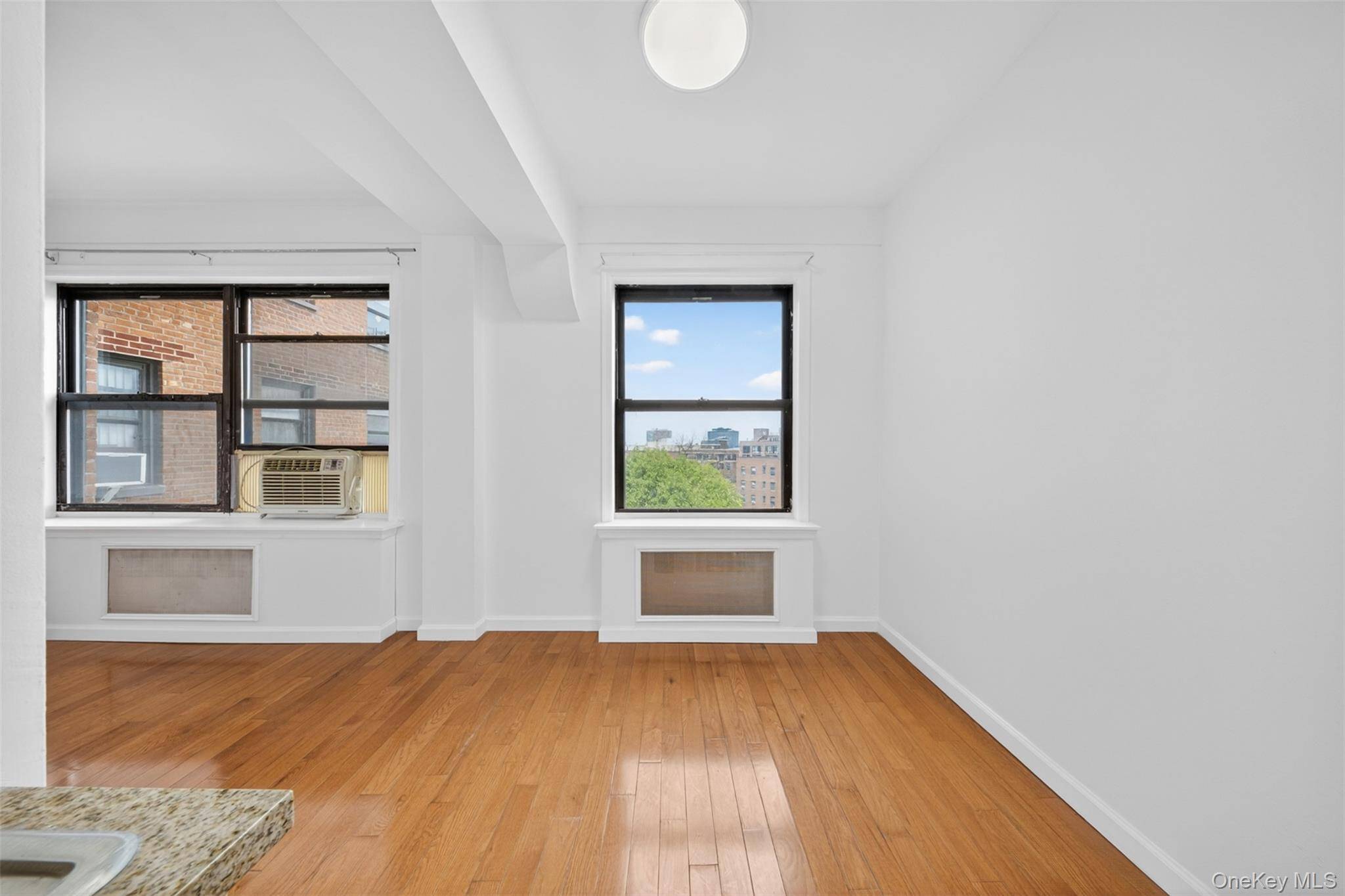 Apartment for Sale in Rego Park - New York - USA - 8