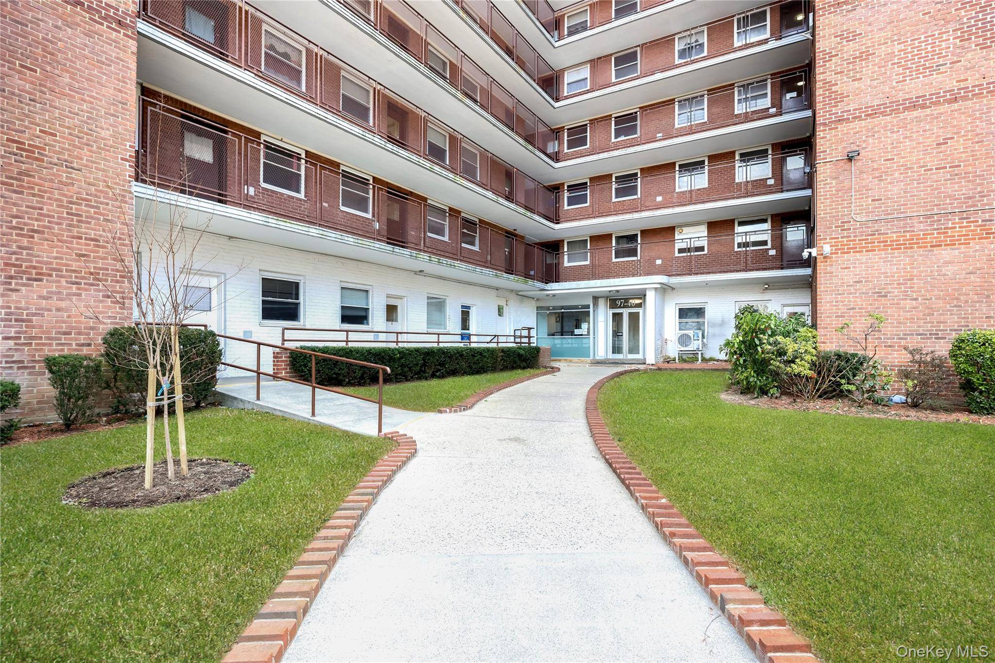 Apartment for Sale in Rego Park - New York - USA - 1