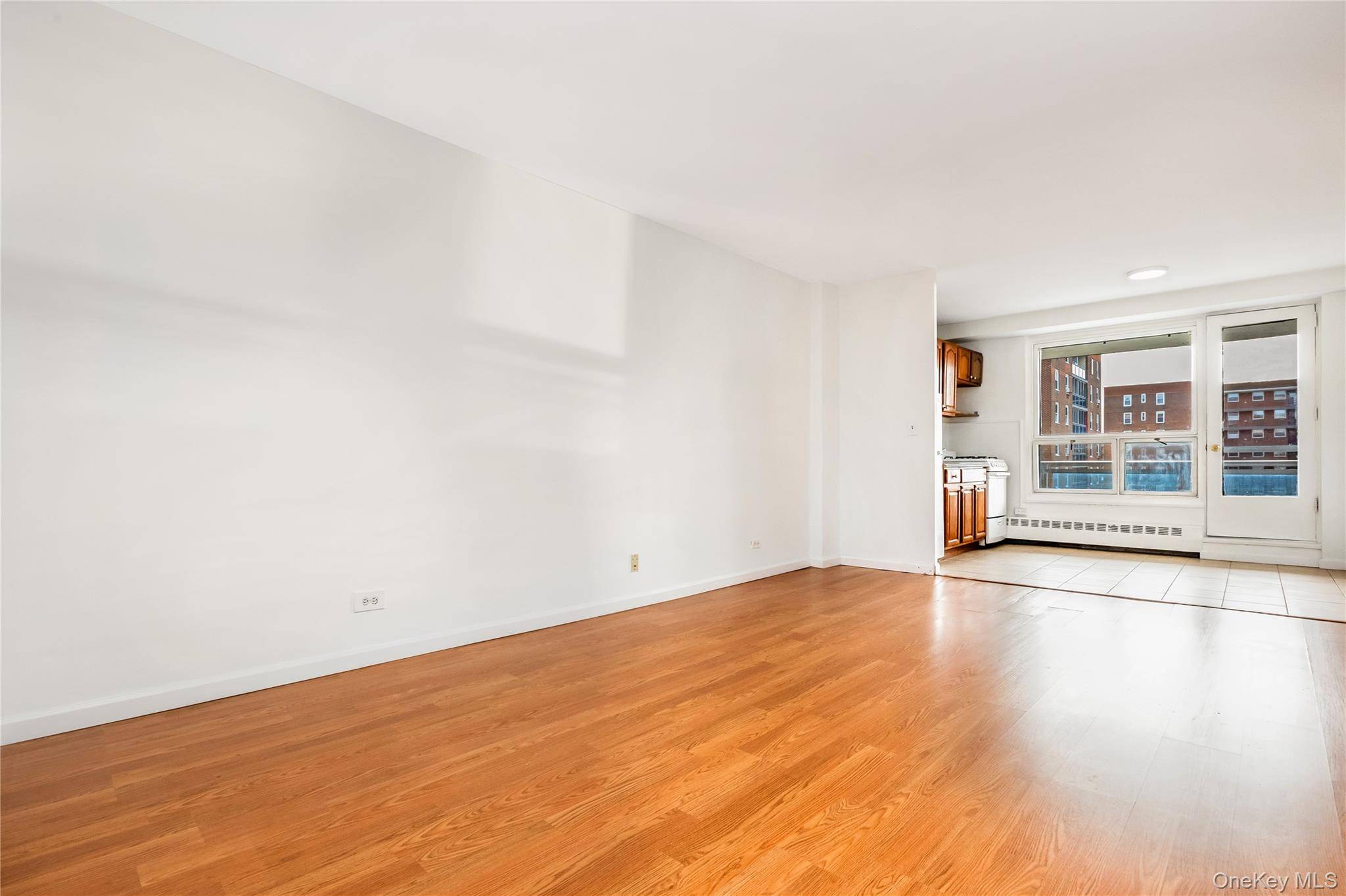 Apartment for Sale in Rego Park - New York - USA - 3