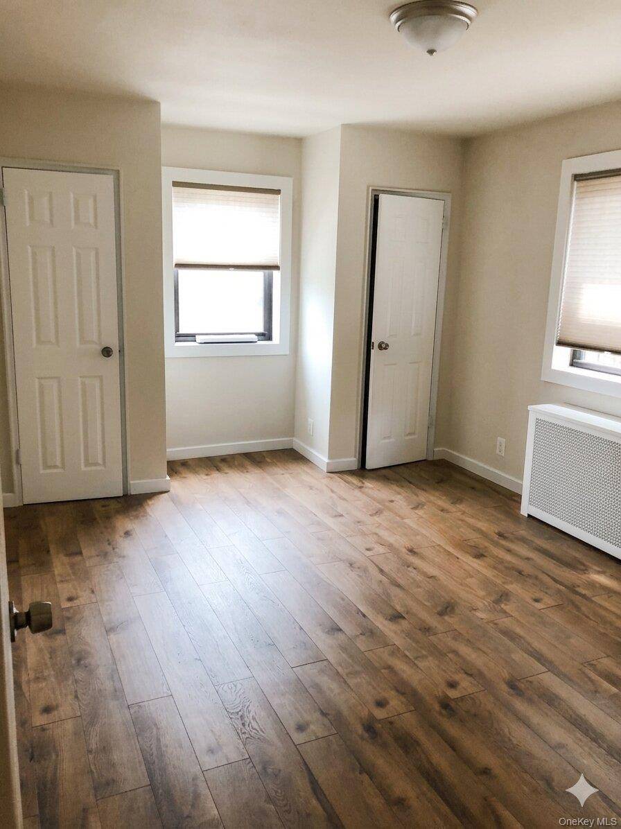 1 Bedroom Home for Sale in Bayside - New York - USA - 2