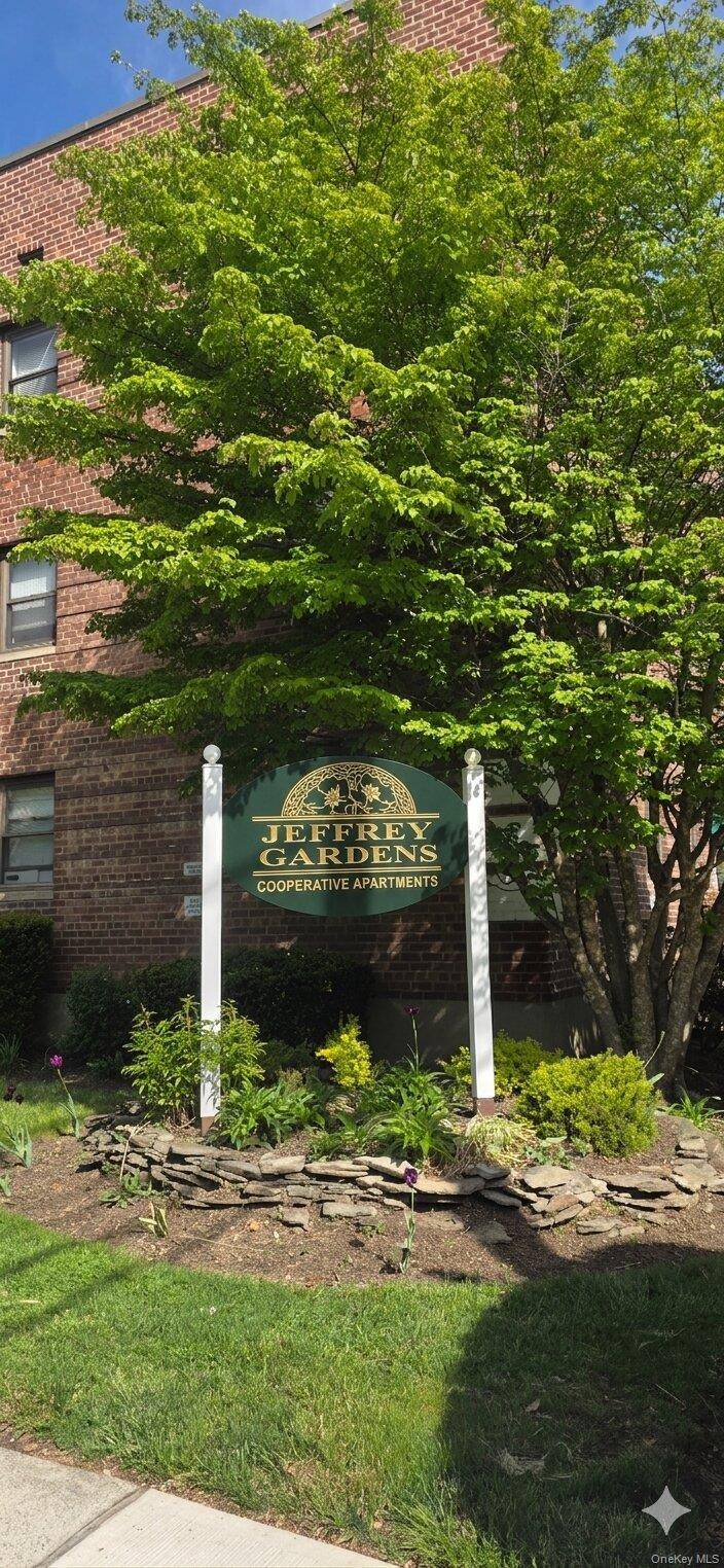 1 Bedroom Home for Sale in Bayside - New York - USA - 5