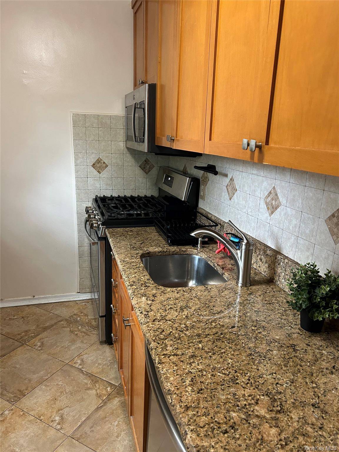 1 Bedroom Home for Sale in Bayside - New York - USA - 3