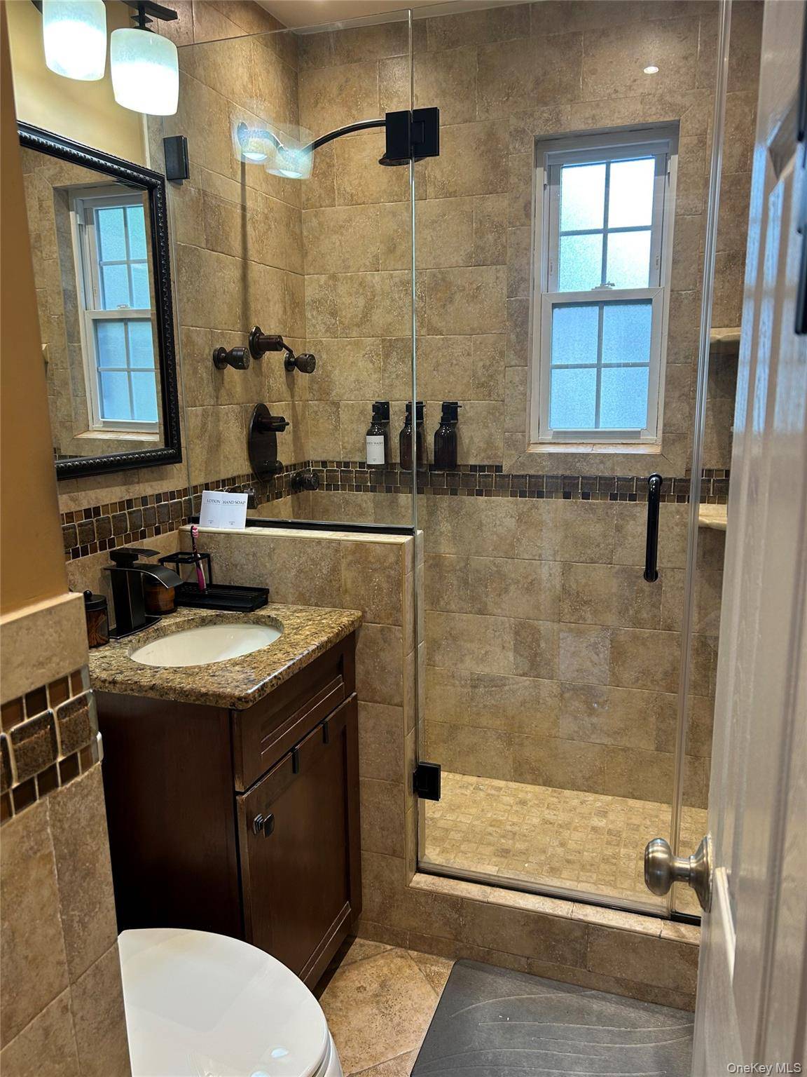 1 Bedroom Home for Sale in Bayside - New York - USA - 6