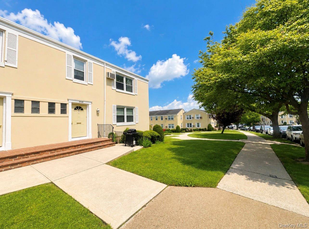 1 Bedroom Home for Sale in Bellerose - New York - USA - 1