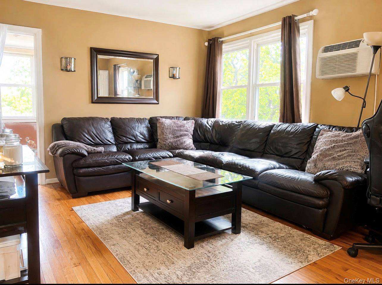 1 Bedroom Home for Sale in Bellerose - New York - USA - 2
