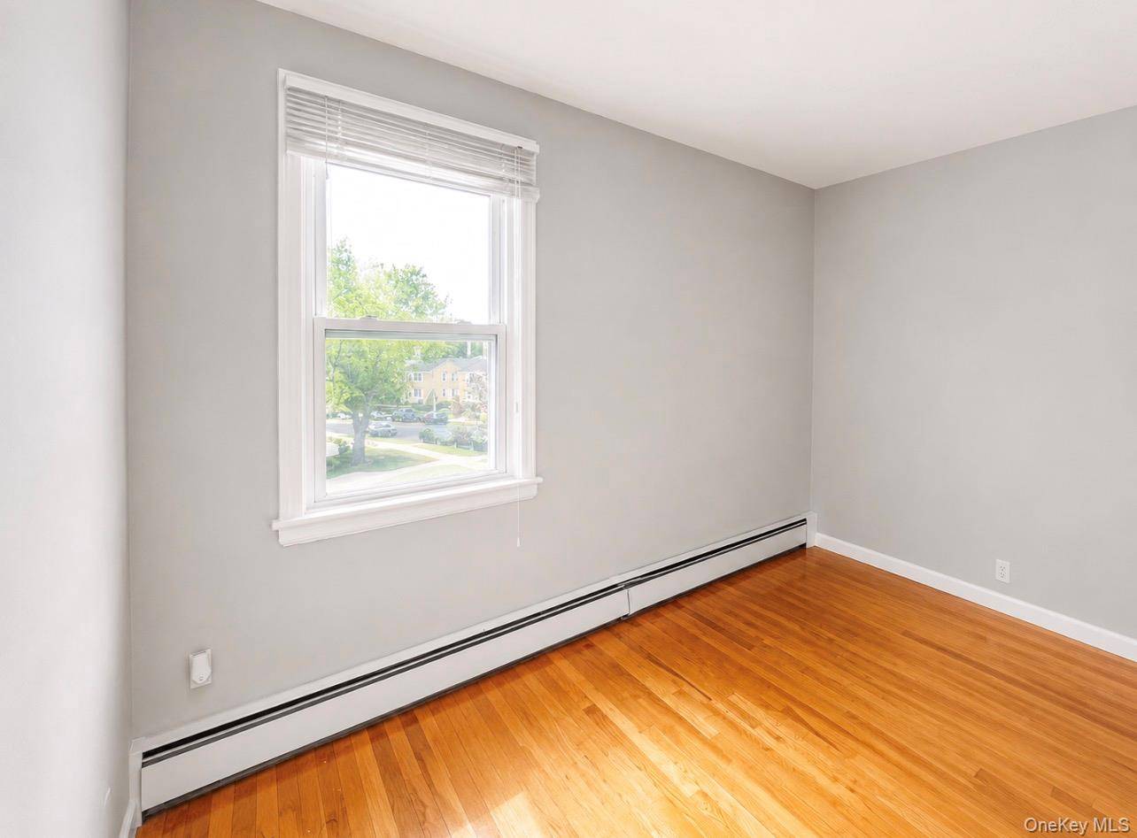 1 Bedroom Home for Sale in Bellerose - New York - USA - 5