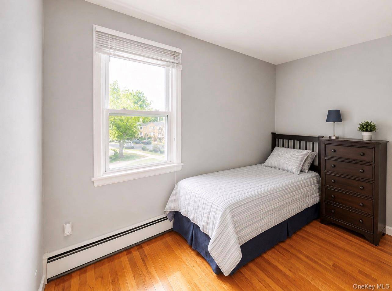 1 Bedroom Home for Sale in Bellerose - New York - USA - 6
