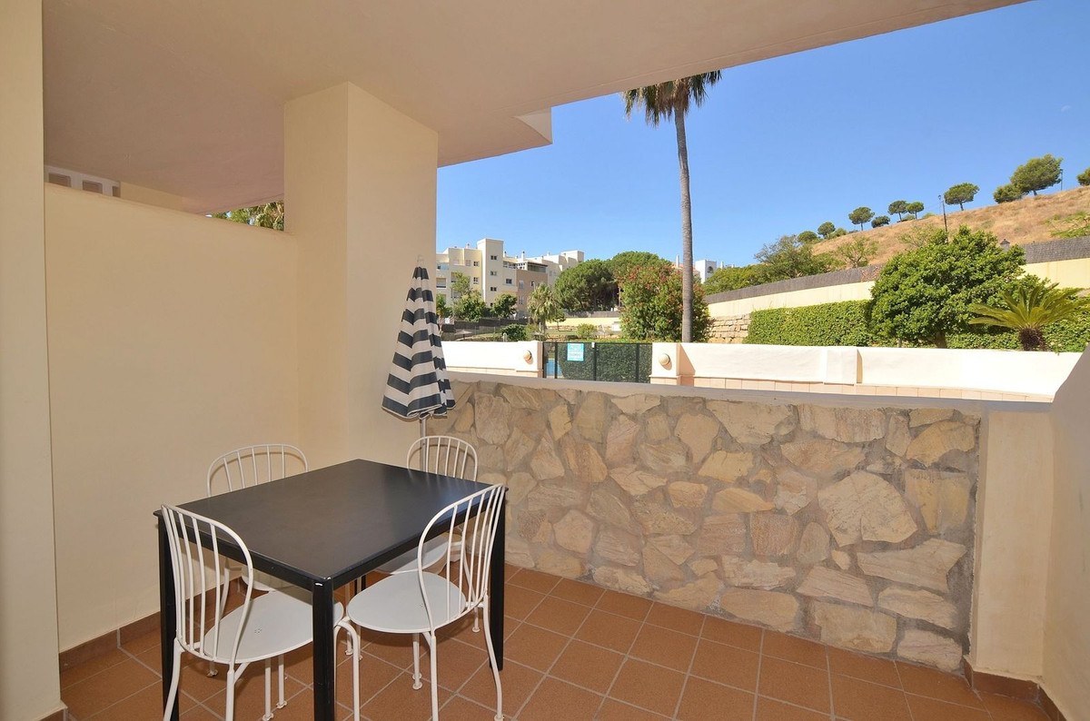 Apartamento de 1 Dormitorio en Venta en Benalmádena, Costa del Sol - 2