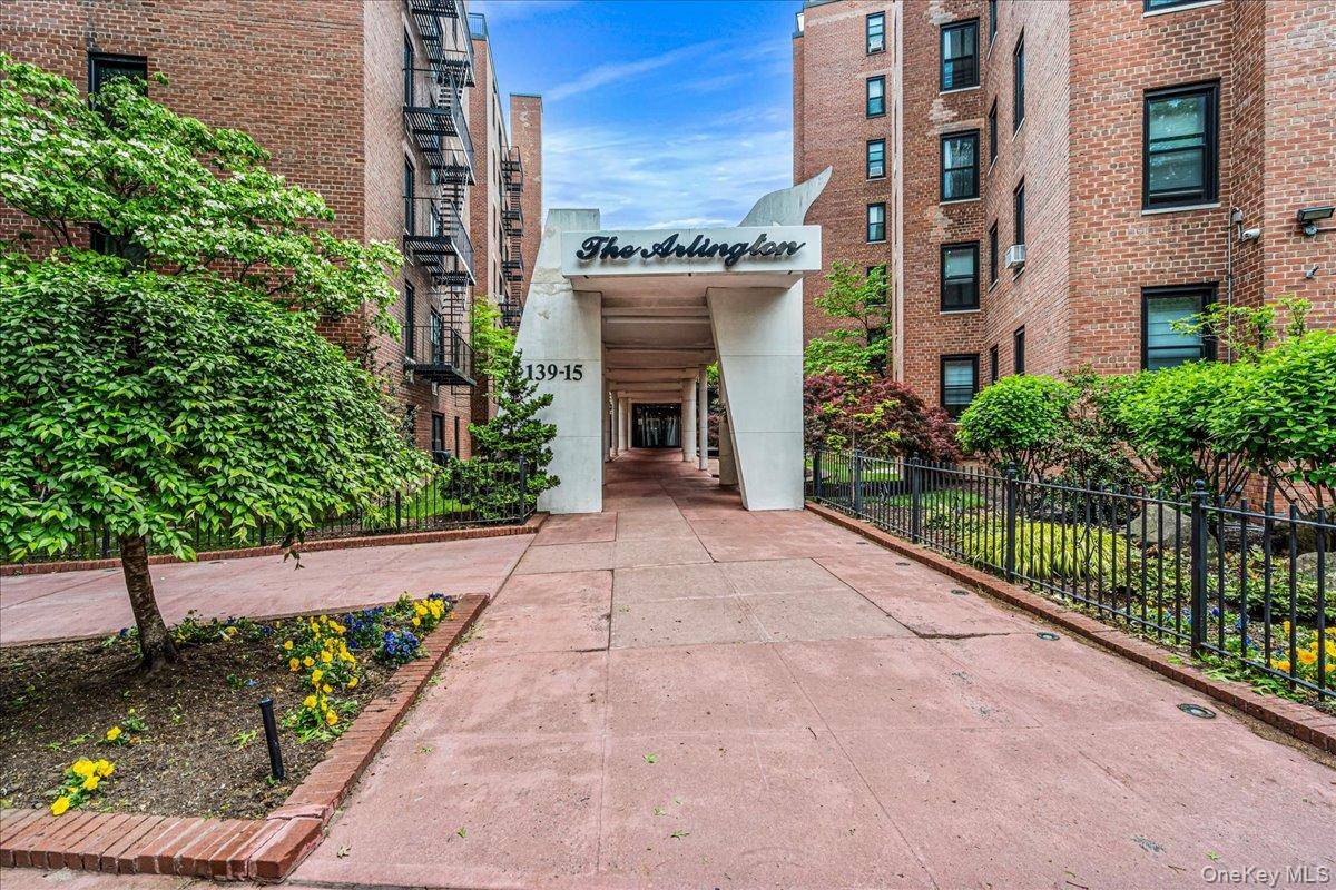 Apartamento com 1 Quartos à Venda em Briarwood - Nova Iorque - EUA - 1
