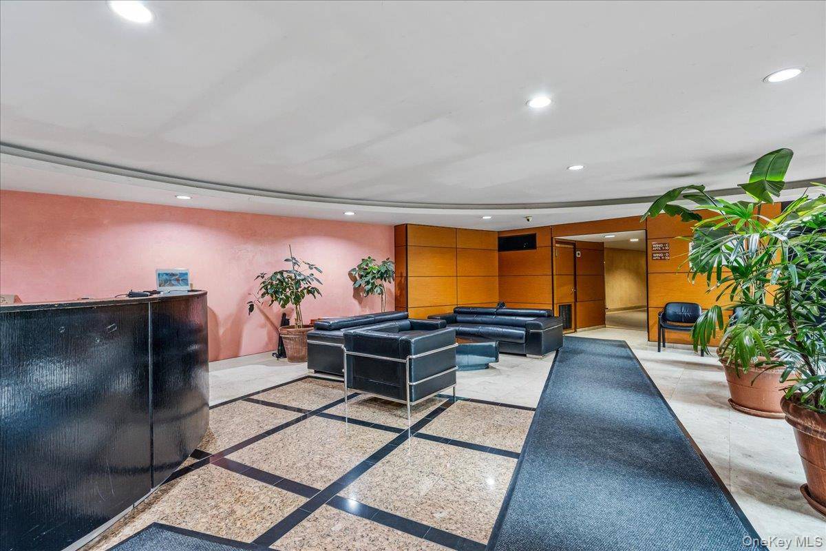 Apartamento com 1 Quartos à Venda em Briarwood - Nova Iorque - EUA - 2