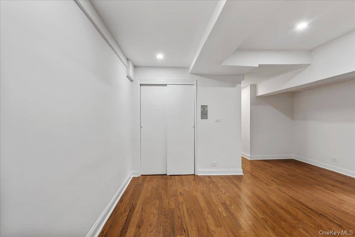 Apartamento com 1 Quartos à Venda em Briarwood - Nova Iorque - EUA - 3