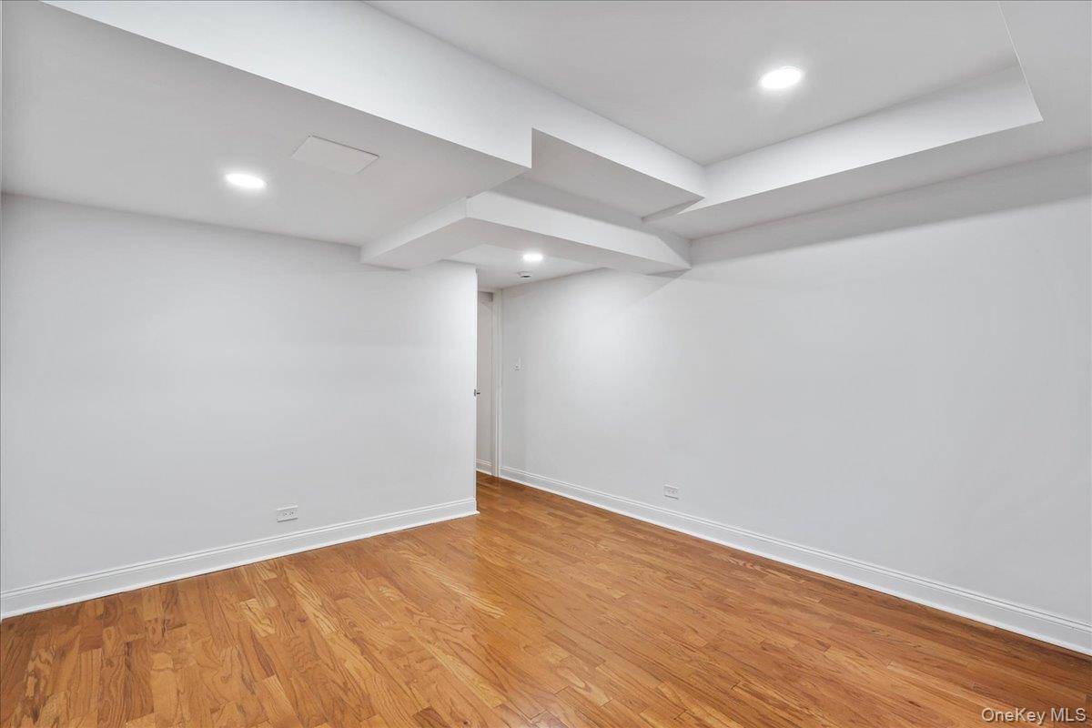 Apartamento com 1 Quartos à Venda em Briarwood - Nova Iorque - EUA - 8
