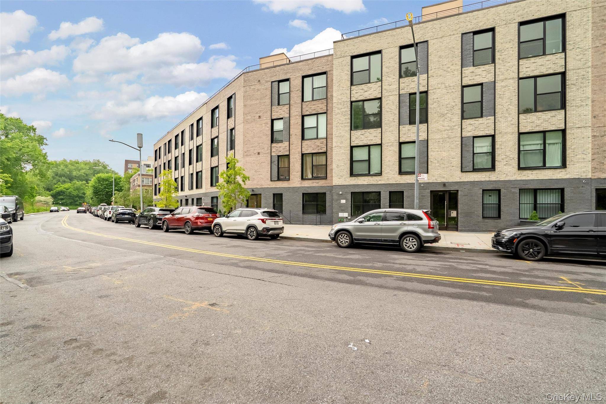 1 Bedroom Home for Sale in Bronx - New York - USA - 2