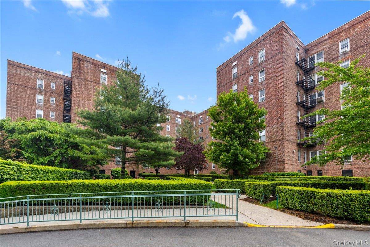 1 Bedroom Home for Sale in Bronx - New York - USA - 1
