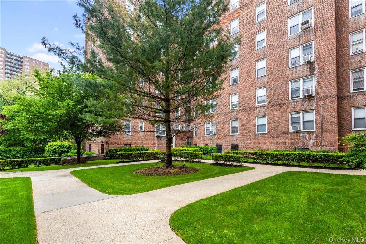 1 Bedroom Home for Sale in Bronx - New York - USA - 3
