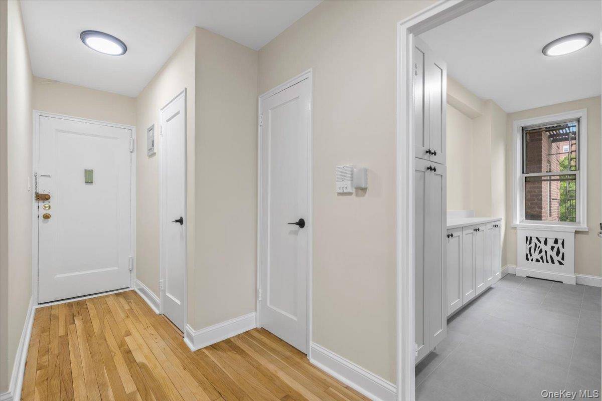1 Bedroom Home for Sale in Bronx - New York - USA - 4