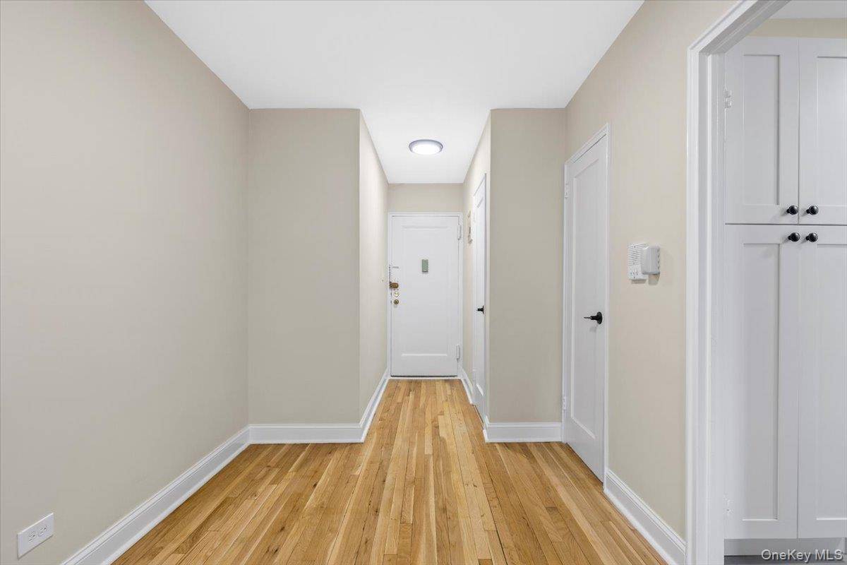 1 Bedroom Home for Sale in Bronx - New York - USA - 6
