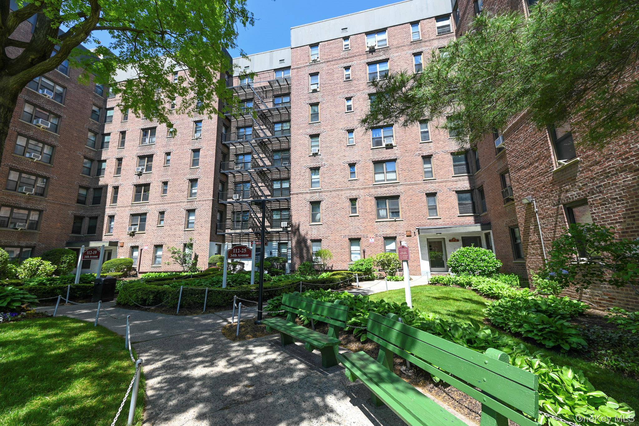 Apartamento de 1 Dormitorio en Venta en Corona - Nueva York - EE. UU. - 1