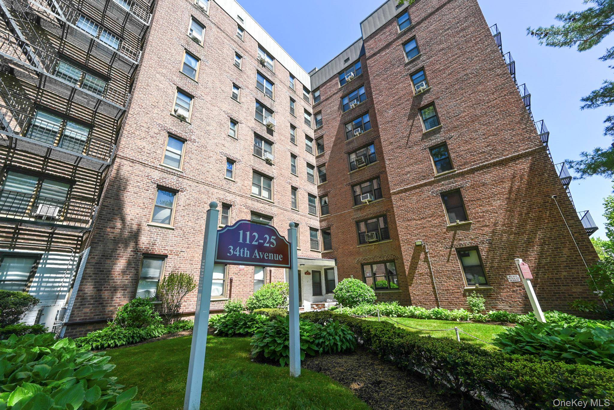 Apartamento de 1 Dormitorio en Venta en Corona - Nueva York - EE. UU. - 2
