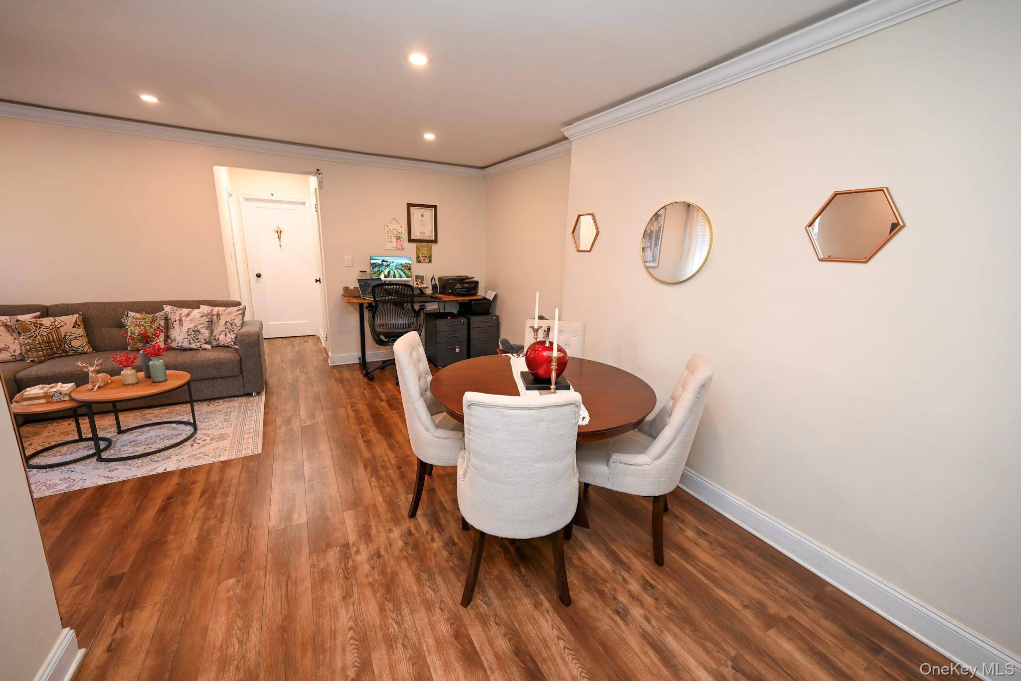 Apartamento de 1 Dormitorio en Venta en Corona - Nueva York - EE. UU. - 8