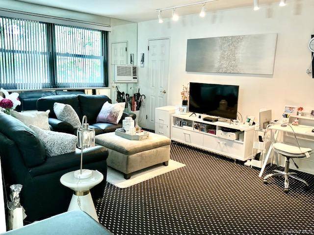 Apartamento com 1 Quartos à Venda em Douglaston - Nova Iorque - EUA - 1