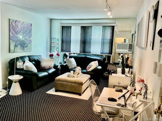 Apartamento com 1 Quartos à Venda em Douglaston - Nova Iorque - EUA - 2