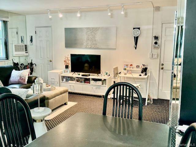 Apartamento com 1 Quartos à Venda em Douglaston - Nova Iorque - EUA - 3