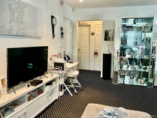 Apartamento com 1 Quartos à Venda em Douglaston - Nova Iorque - EUA - 4