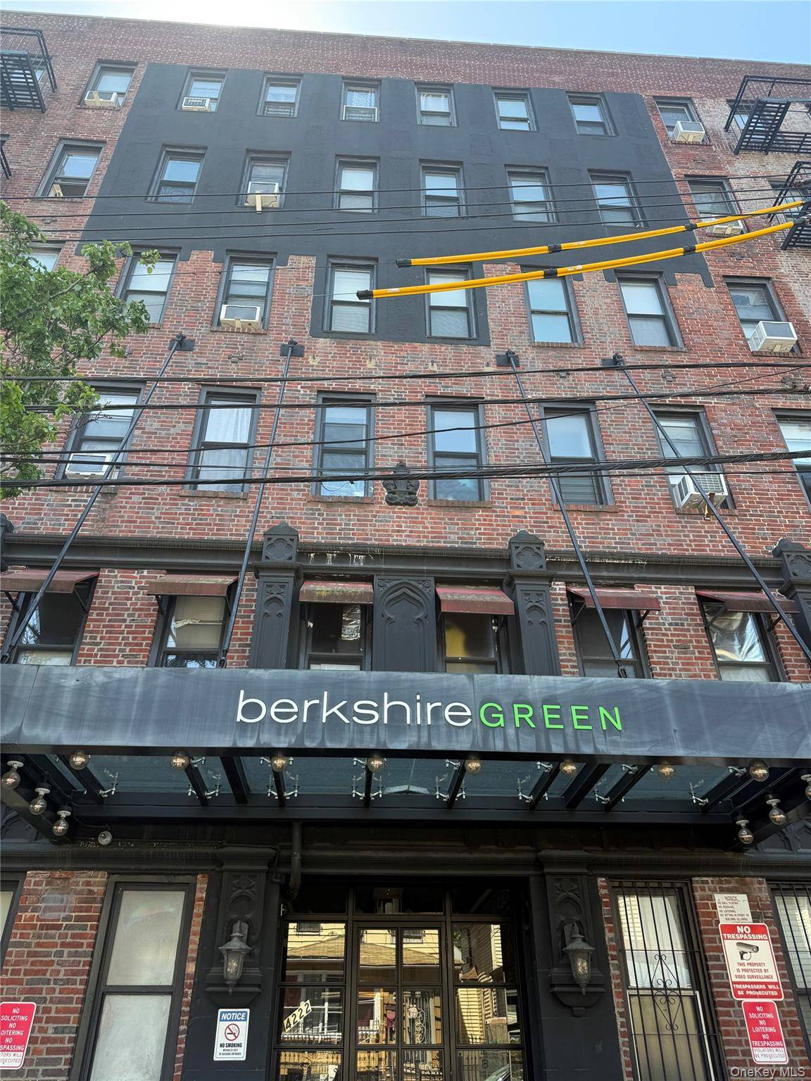 1 Bedroom Home for Sale in Elmhurst - New York - USA - 1