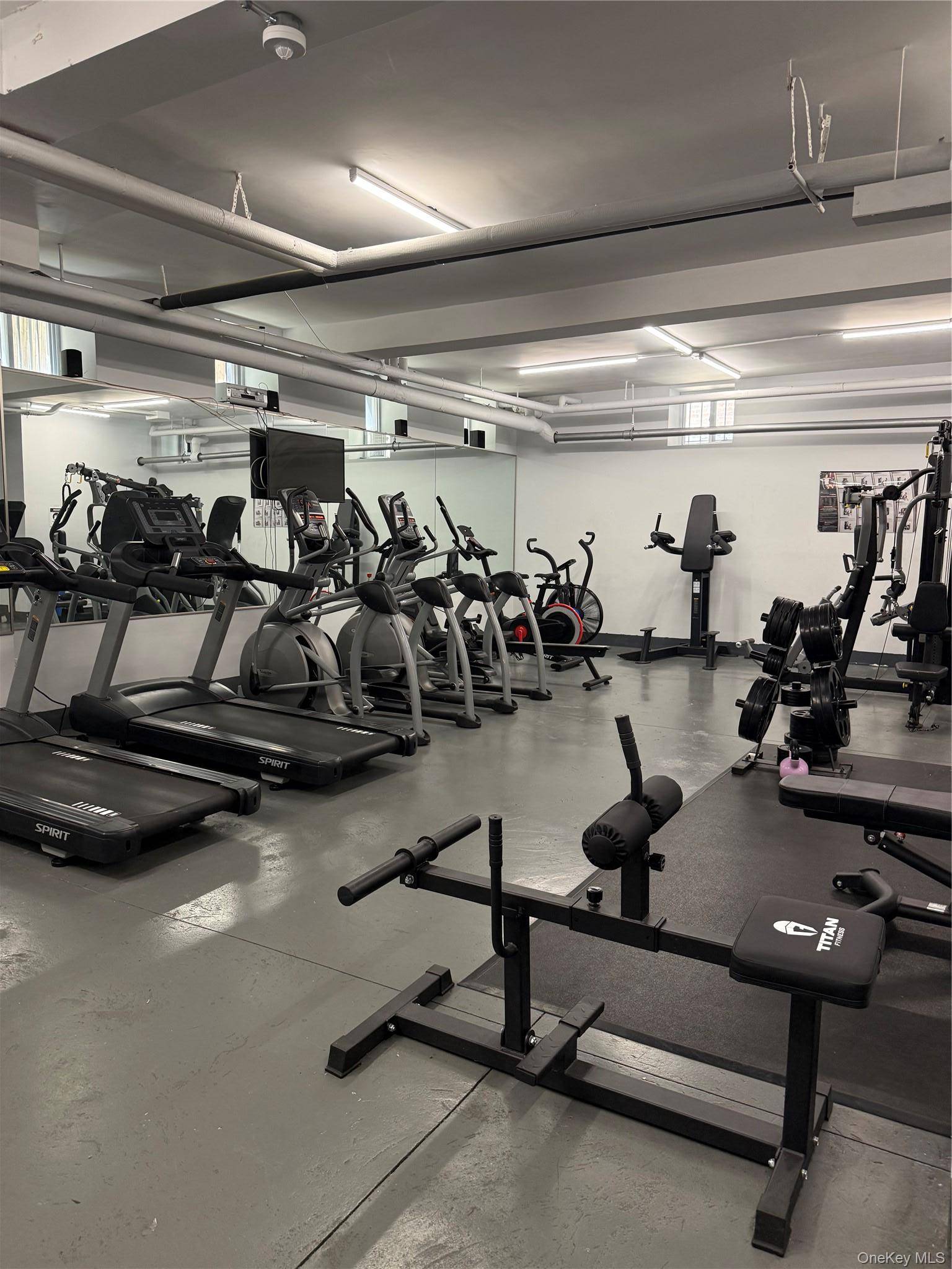 1 Bedroom Home for Sale in Elmhurst - New York - USA - 4