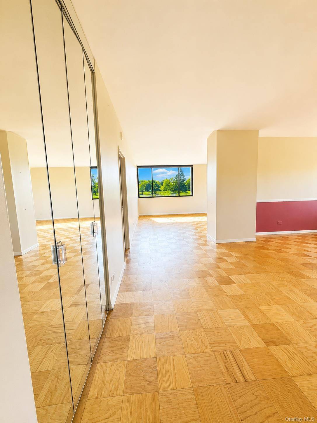 Apartamento de 1 Dormitorio en Venta en Floral Park - Nueva York - EE. UU. - 3