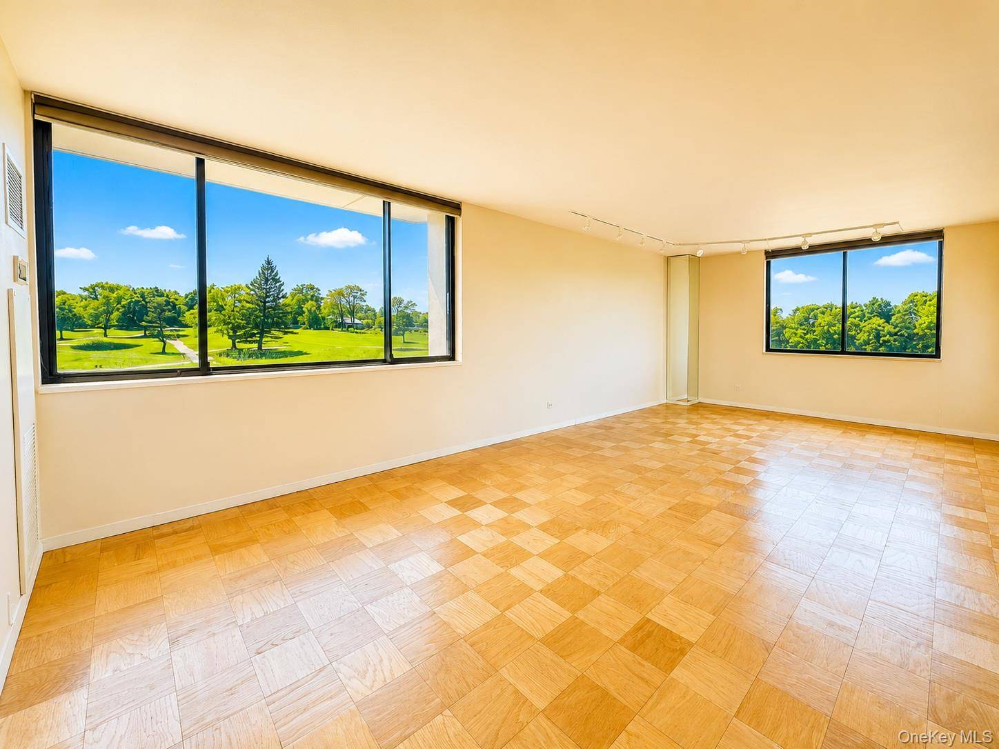 Apartamento de 1 Dormitorio en Venta en Floral Park - Nueva York - EE. UU. - 4