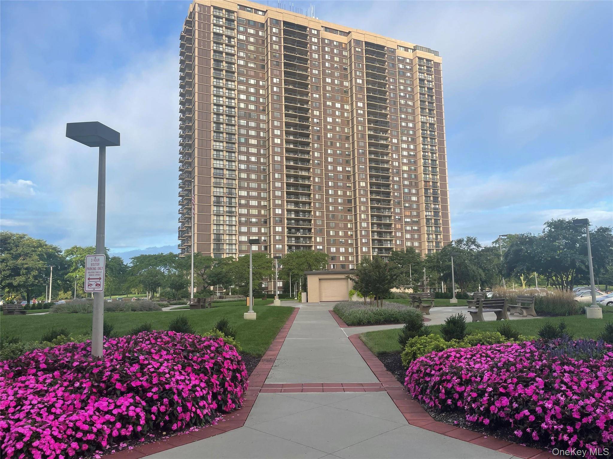 Apartamento com 1 Quartos à Venda em Floral Park - Nova Iorque - EUA - 1