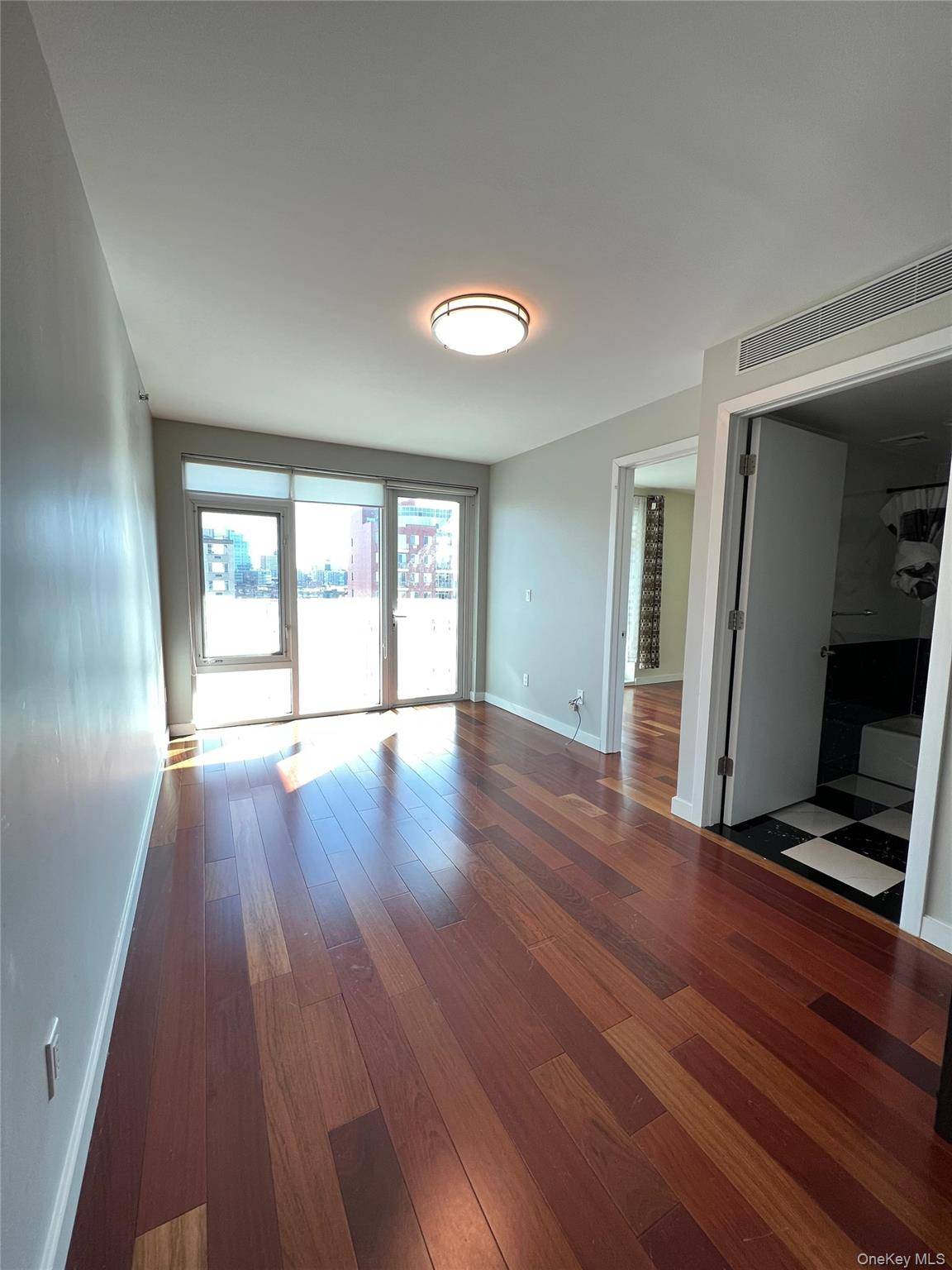 Apartamento de 1 Dormitorio en Venta en Flushing - Nueva York - EE. UU. - 4