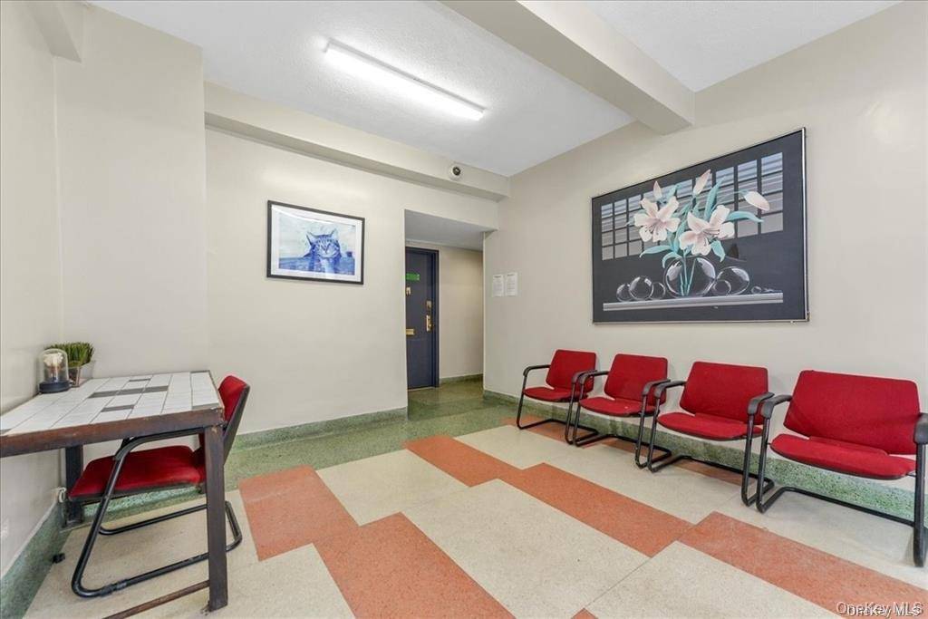 1 Bedroom Home for Sale in Flushing - New York - USA - 4