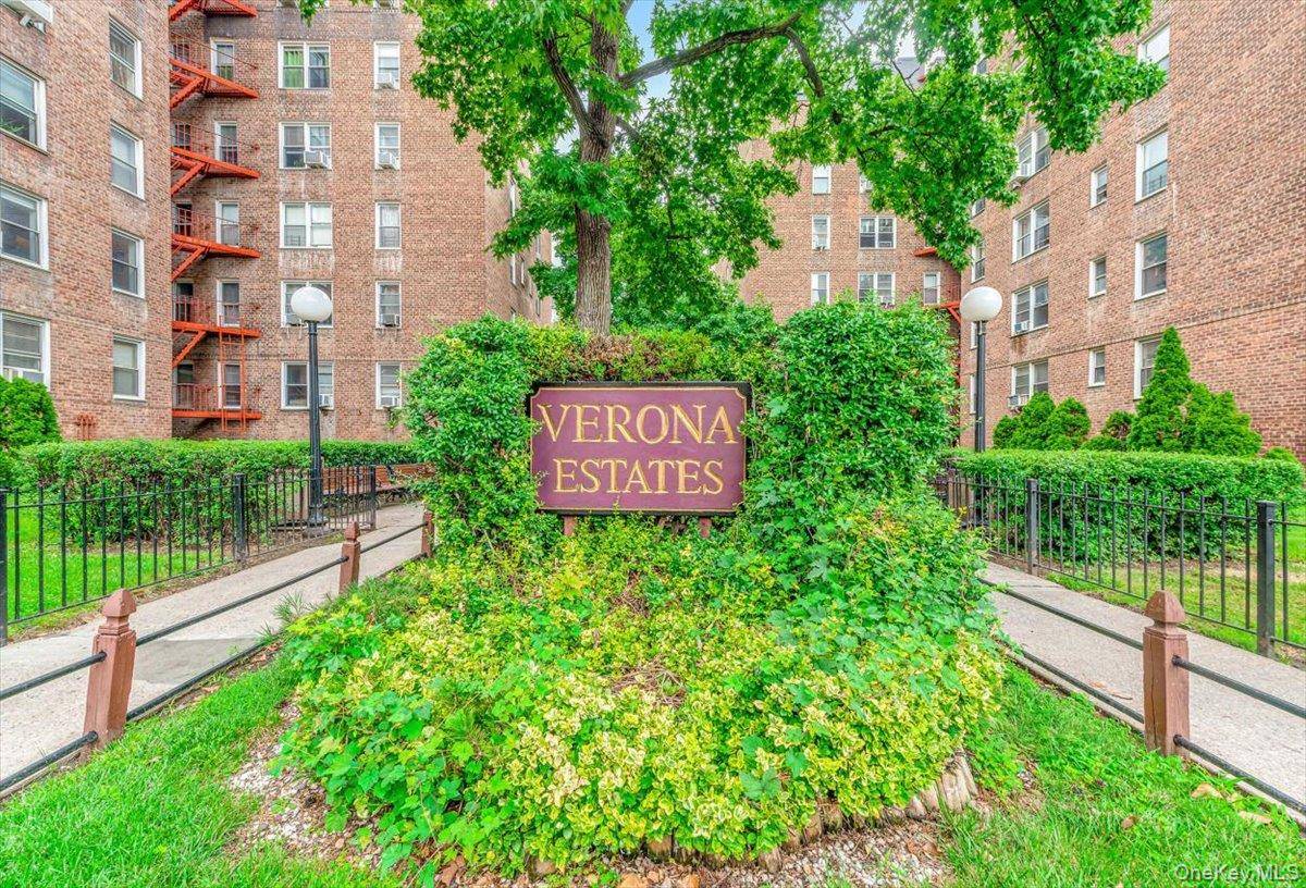 Apartamento de 1 Dormitorio en Venta en Forest Hills - Nueva York - EE. UU. - 1