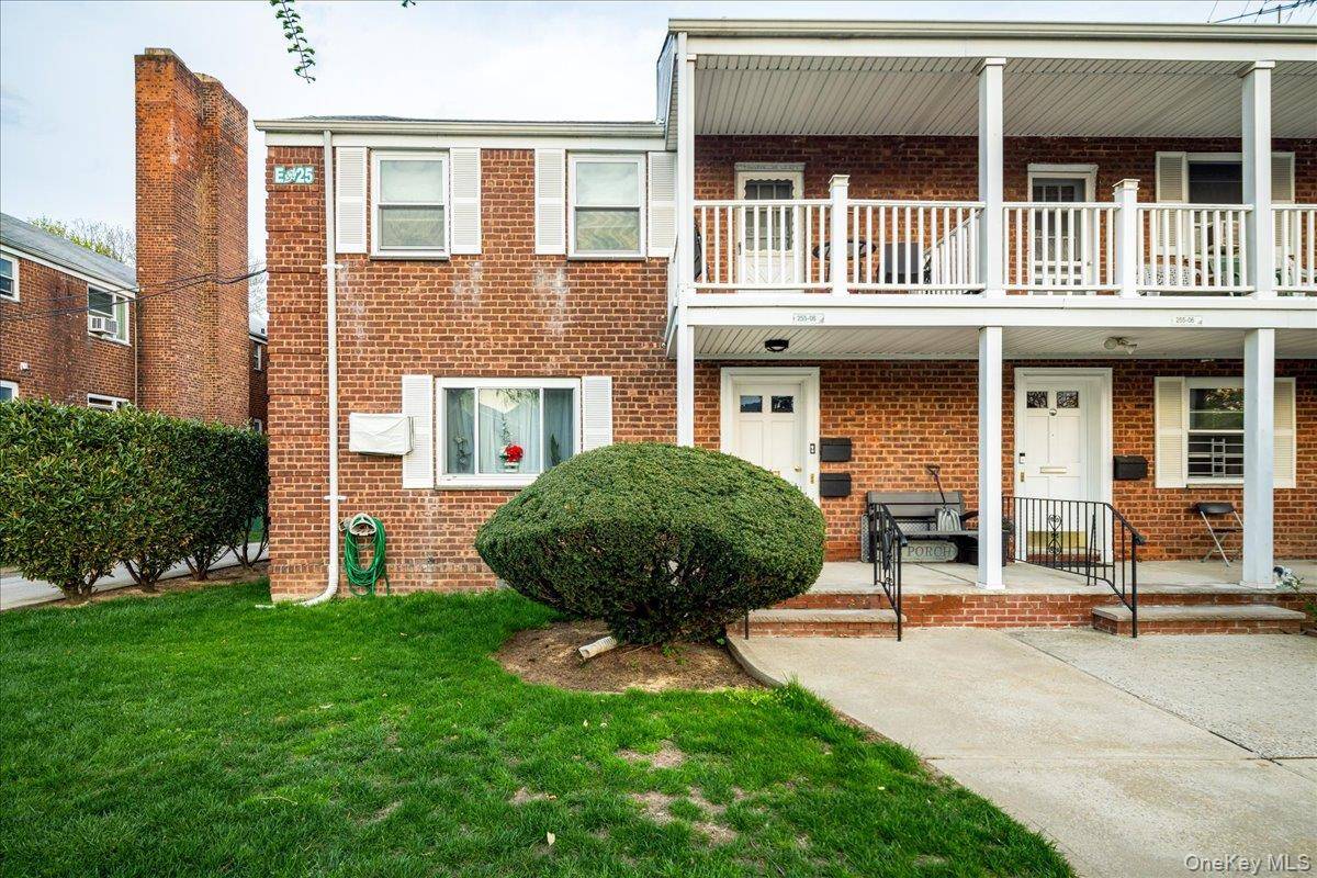Apartamento de 1 Dormitorio en Venta en Glen Oaks - Nueva York - EE. UU. - 1