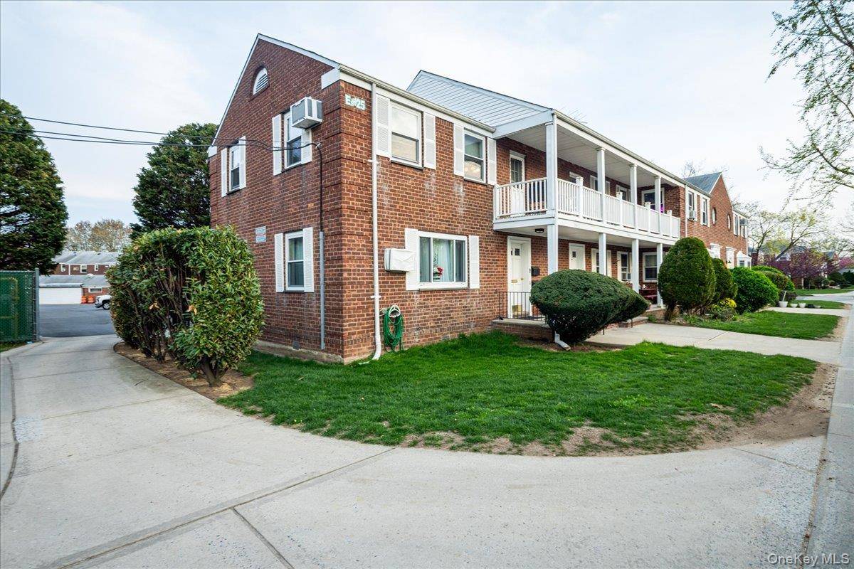 Apartamento de 1 Dormitorio en Venta en Glen Oaks - Nueva York - EE. UU. - 2