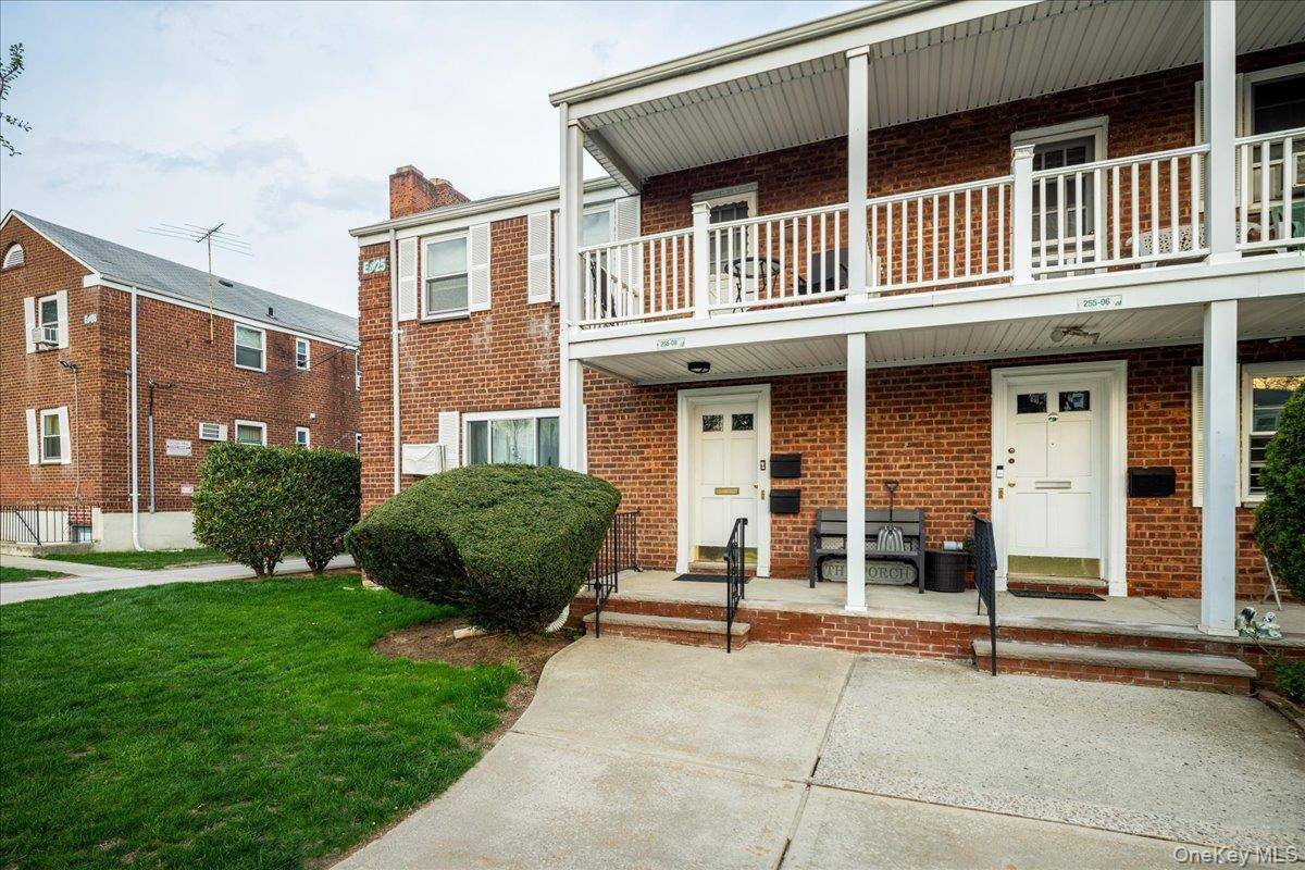 Apartamento de 1 Dormitorio en Venta en Glen Oaks - Nueva York - EE. UU. - 3