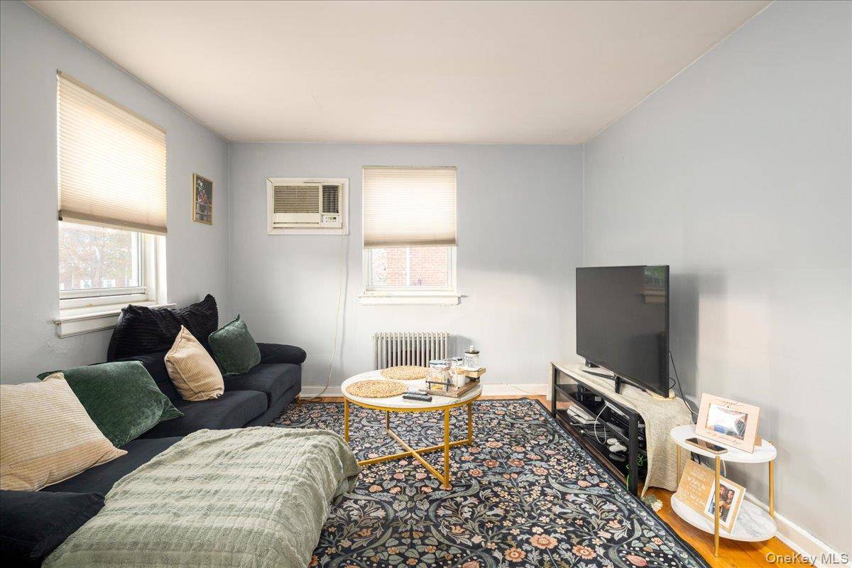 Apartamento de 1 Dormitorio en Venta en Glen Oaks - Nueva York - EE. UU. - 4