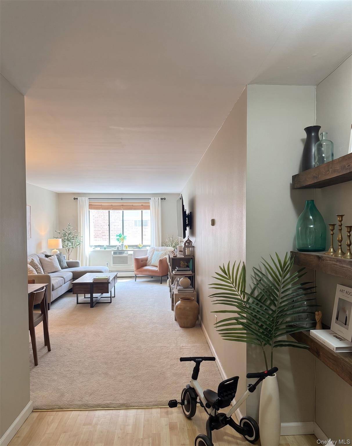 1 Bedroom Home for Sale in Hartsdale - New York - USA - 2