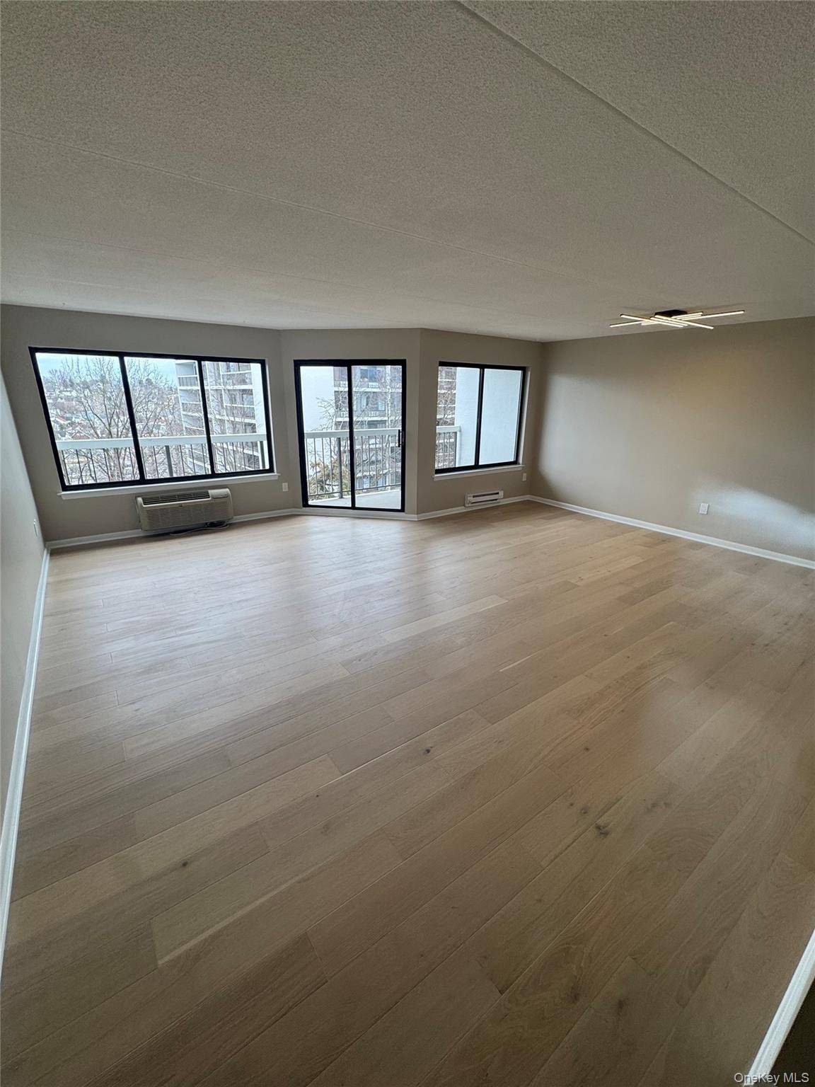 Apartamento com 1 Quartos à Venda em Hartsdale - Nova Iorque - EUA - 2