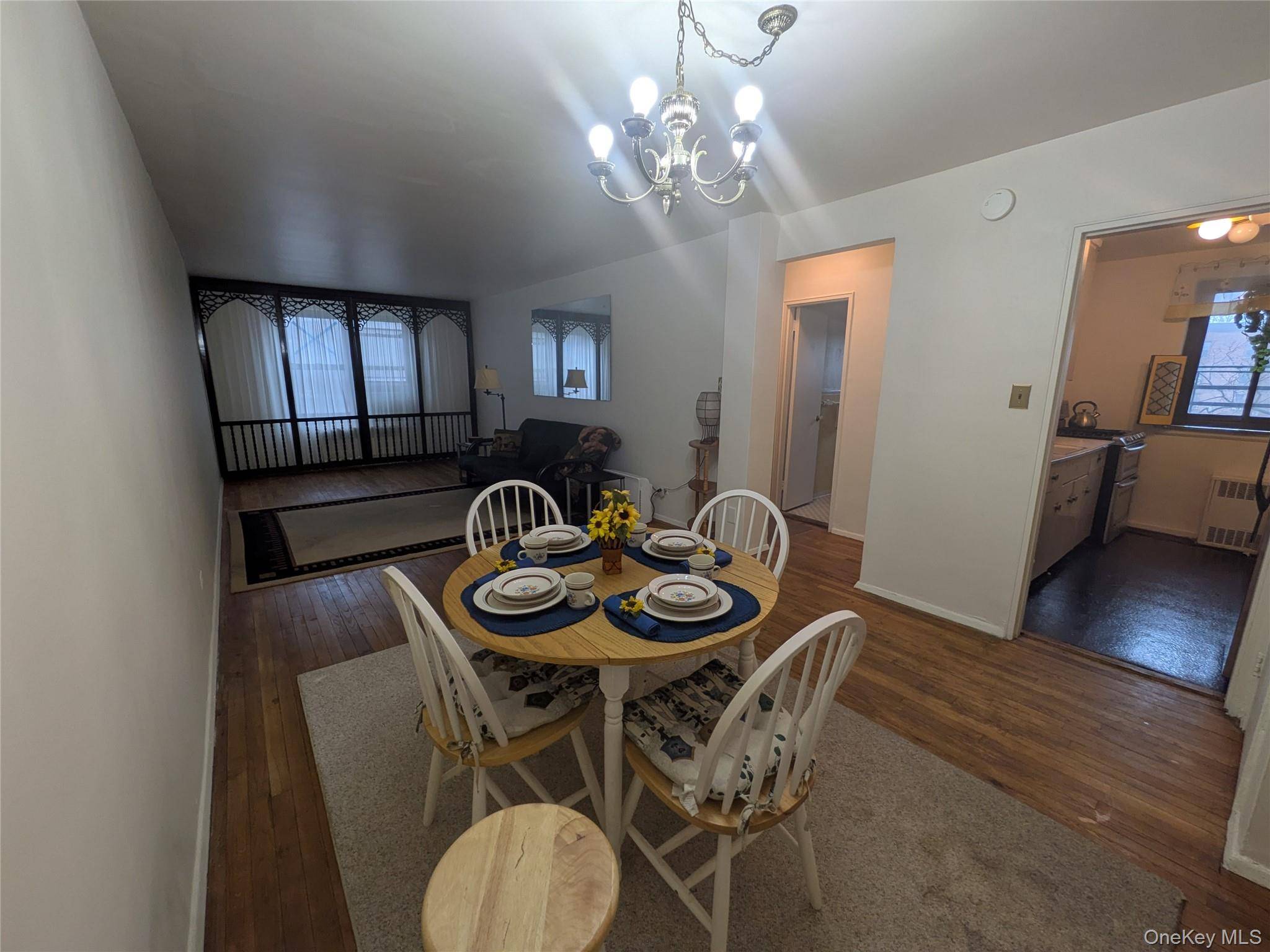 Apartamento de 1 Dormitorio en Venta en Hollis - Nueva York - EE. UU. - 1