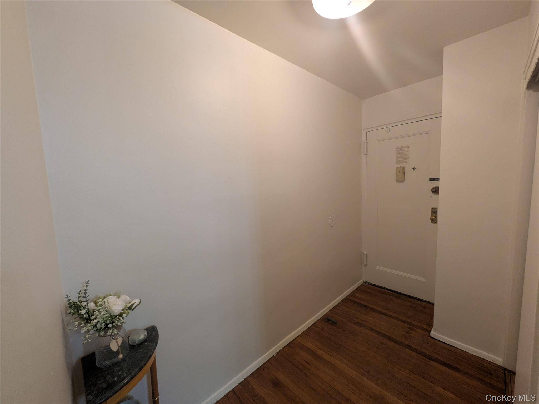 Apartamento de 1 Dormitorio en Venta en Hollis - Nueva York - EE. UU. - 2