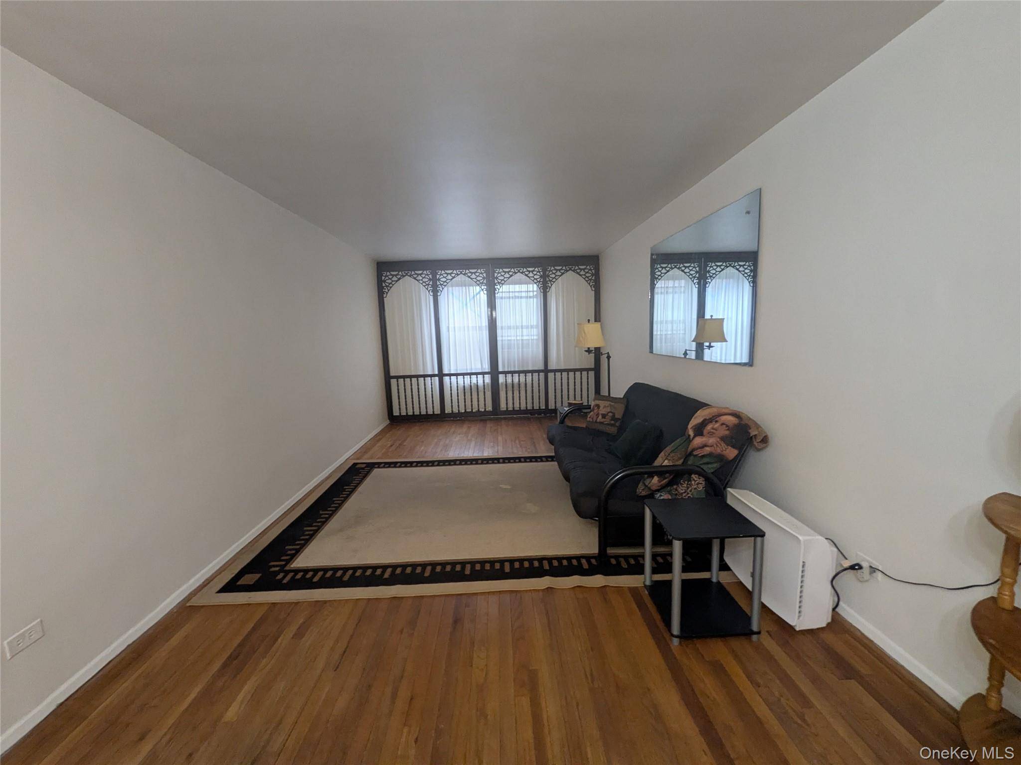 Apartamento de 1 Dormitorio en Venta en Hollis - Nueva York - EE. UU. - 4