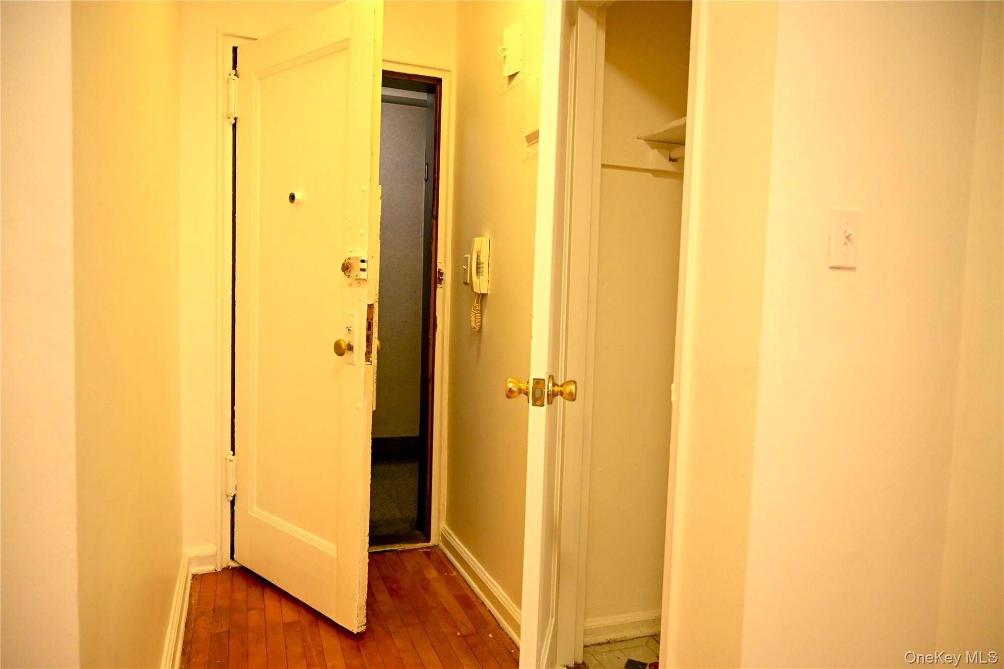 Apartamento de 1 Dormitorio en Venta en Jackson Heights - Nueva York - EE. UU. - 2
