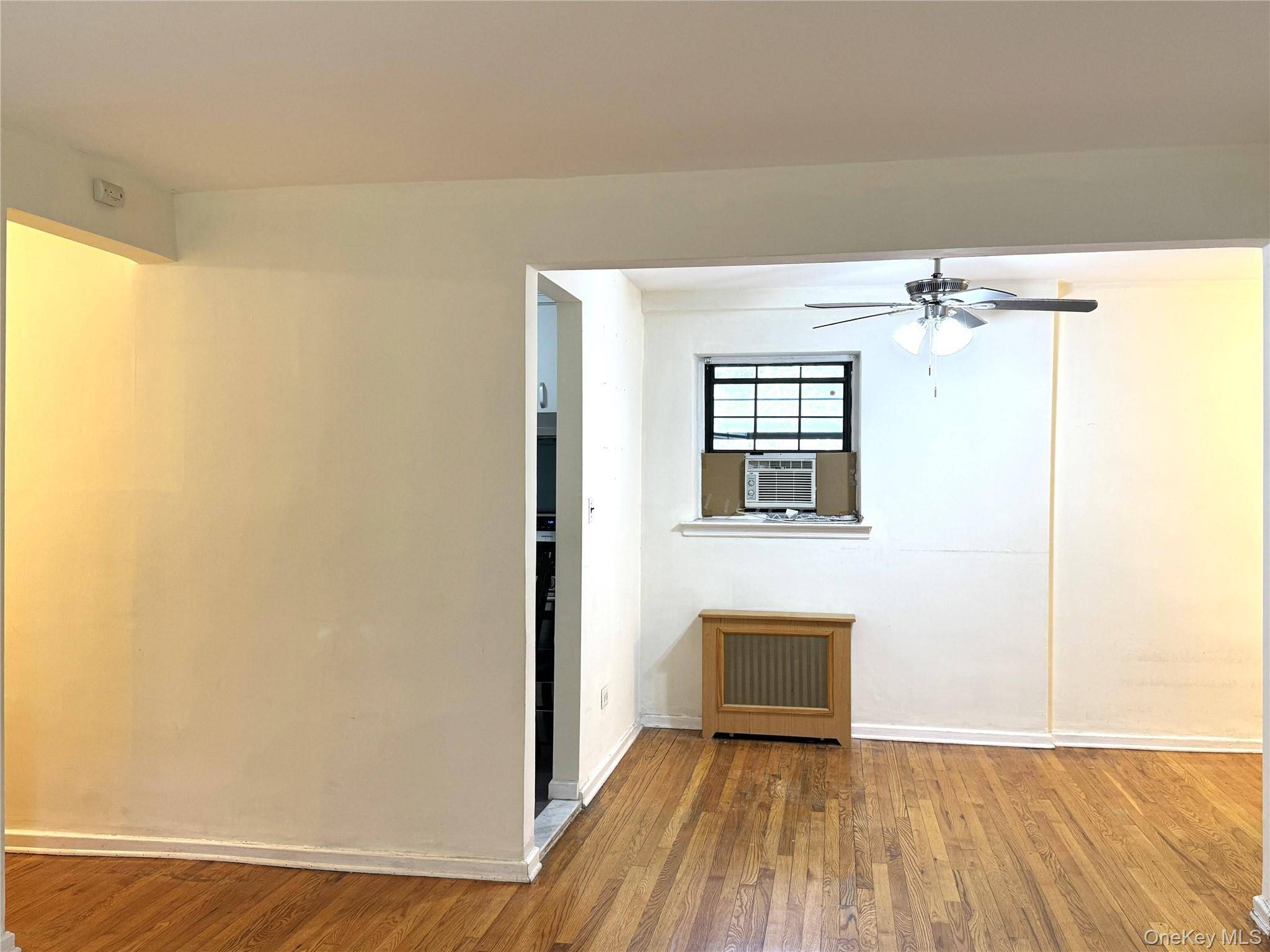 1 Bedroom Home for Sale in Kew Garden Hills - New York - USA - 2